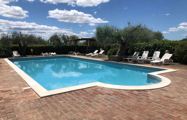 Tranquil Location With Views of Lake Trasimeno! - Foto 13