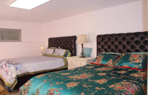 Roomy 2 bedroom 1 bath with private entrance, with fenced yard, and sports court - Foto 10