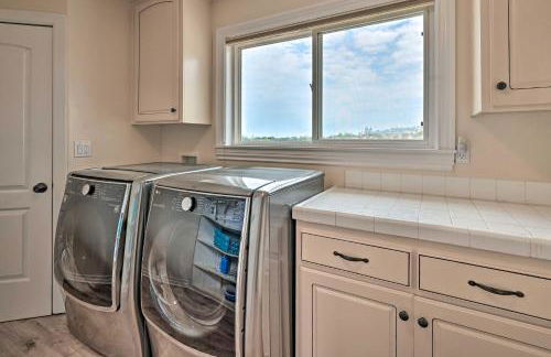 Luxe Vista Getaway with Private Pool and Hot Tub! - Foto 32