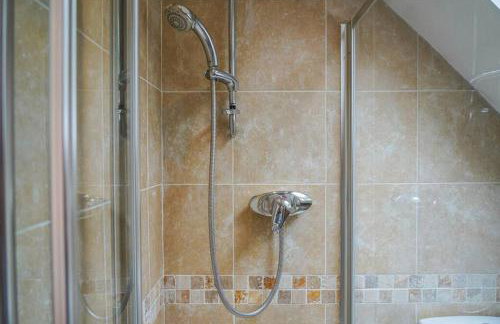 Large 4-bed house for up to 7 guests w 2x parking - Foto 37