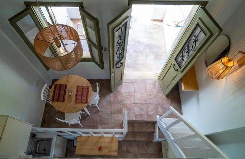 Aeolus pool apts - Photo 4