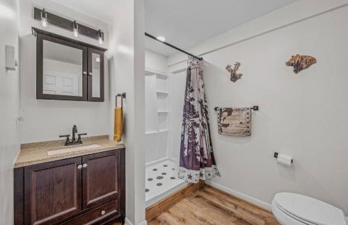 Chesnutt Cabin - Riverfront, Fire Pit, Game Room, Wifi, Screen Porch, View, King Bed - Foto 31