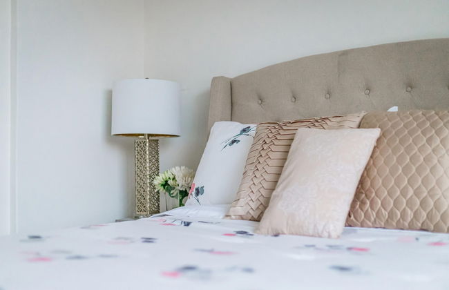 Gorgeous Bungalow With a Backyard Deck - Photo 35