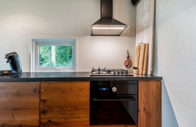 Fantastic Chalet Near Open Waterways, hot tub - Photo 12