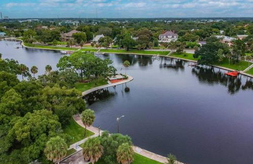 Luxury, Countryside, Tranquil Retreat at The French Château of Odessa - Foto 32