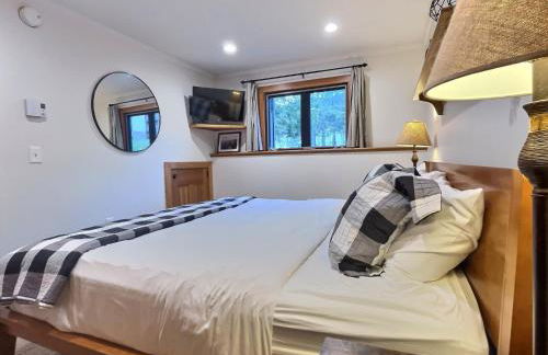 CozyDen - AC, Grill, Bike to Mountain, Porch! - Foto 20