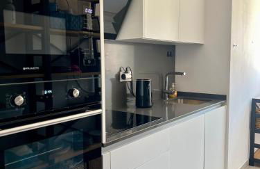 Air-conditioned Elisa Apartment with spacious sunroof lounge and swimming pool - Foto 16