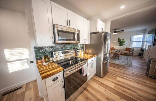 Centrally Located Cozy Modern Home in Bethel - Foto 24