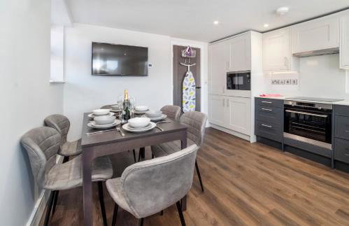 The Old Hotel - Photo 21