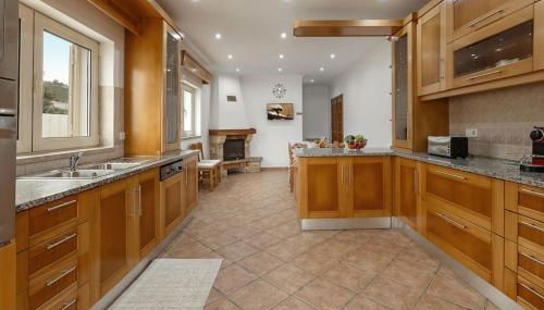 Casa das Grutas - Spacious villa with private parking - Photo 4