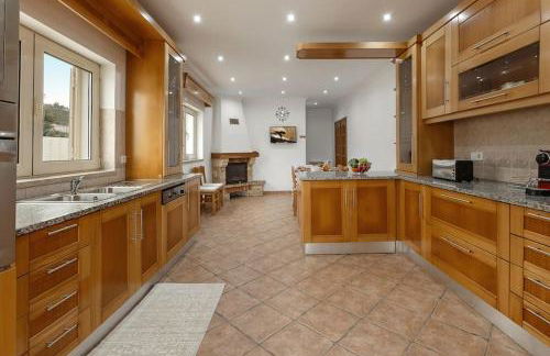 Casa das Grutas - Spacious villa with private parking - Photo 4