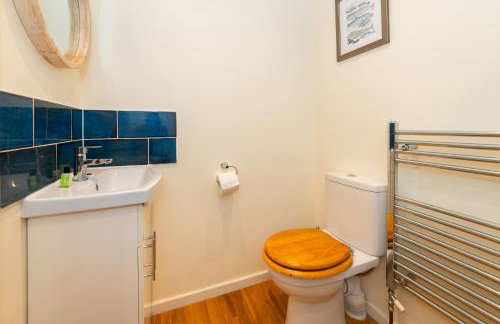 Cosy 3 Bedroom House near River Thames - Pass the Keys - Photo 27