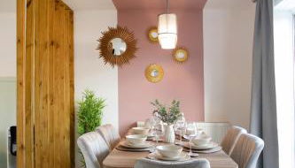 Large 4 Bed House - Long Stays Welcome - Smart TVs in Each Bedroom - Parking - Wifi - Foto 5