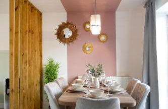 Large 4 Bed House - Long Stays Welcome - Smart TVs in Each Bedroom - Parking - Wifi - Foto 5