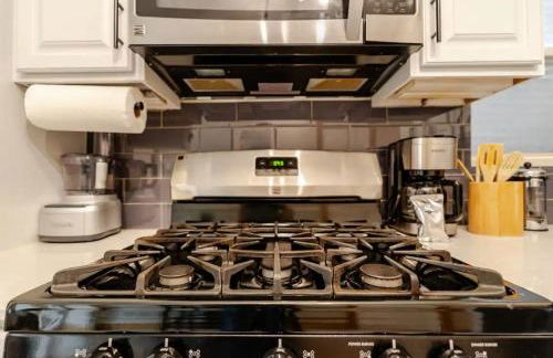 2 Bed Apt w/ Office, Free Parking, Near Wrigley - Foto 25