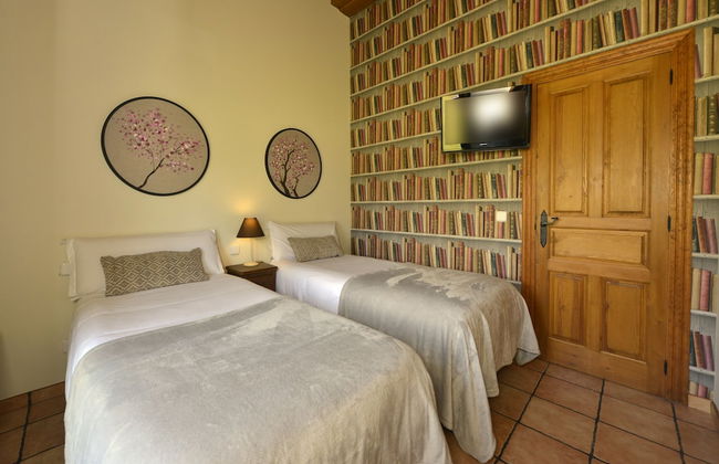 Piscina climatizada y cubierta 365 dias en Casa Rural con Encanto El Puentuco una de las casas mas valoradas de Cantabria - Foto 16