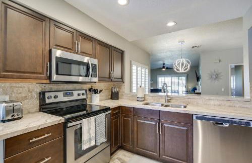 Patio and Pool Access Stunning Palm Desert Townhome - Foto 8