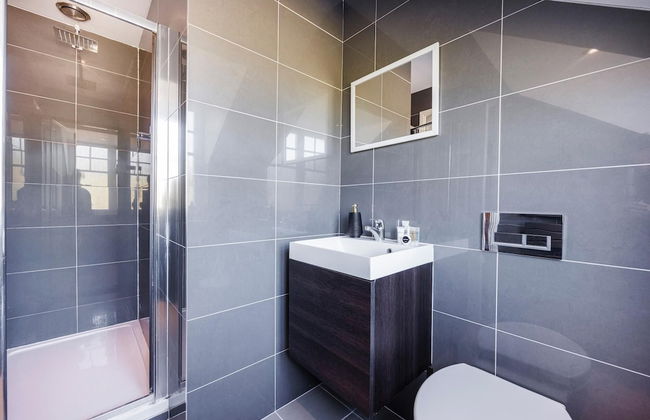 Large 4 Bed Townhouse in Uxbridge Sleeps 9 - Foto 7