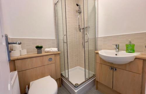 Stylish City Apartment with Free Parking near Town - Foto 25