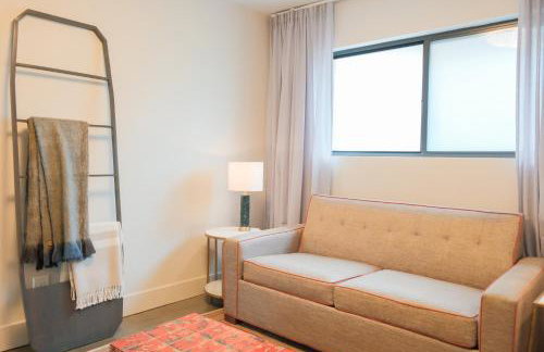 Luxe Dallas Estate Nearly Half Acre Skyline Views - Foto 35