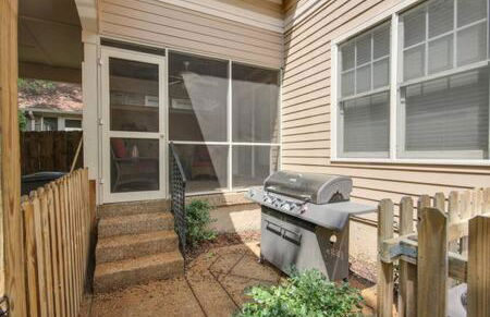 Modern Home next to Vanderbilt Campus with Parking, Screened Porch & Workspace, Walk to Hillsboro Village, Fido & Pancake Pantry, Minutes to Music Row, 12 South & Broadway, Perfect for Families, Friends & University Visits - Foto 21