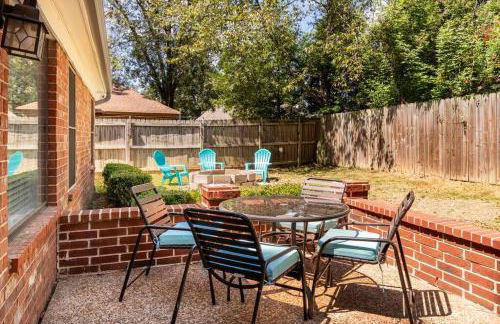 King Bed_Cozy Urban Retreat-Central Memphis - Foto 32