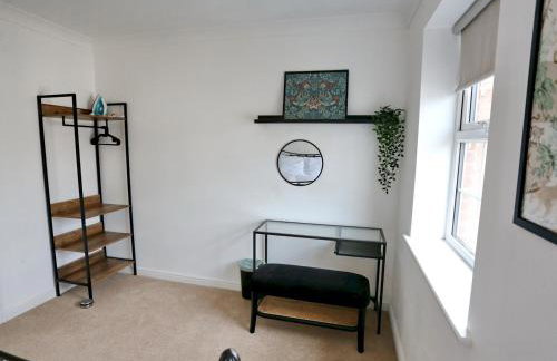 3Bed Manchester Home · Parking · Near AO Arena - Pass the Keys - Photo 29