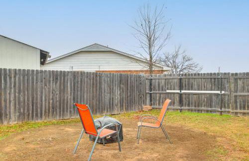 5 Mi to Museum of the Great Plains Home with Patio - Foto 20