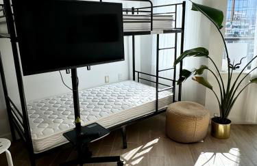 Peaceful Quiet Spacious New Modern Penthouse 3-Bedroom Apartment with a Balcony - Foto 13