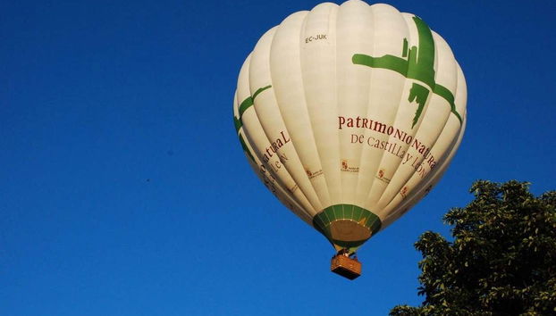 Disfrutando del paseo en globo por el Sabinar de Calatañazor
