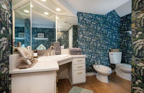 Downtown Bryan Treehouse Hot Tub and Peaceful Escape - Photo 42