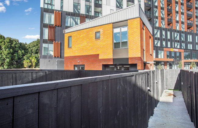 Urban Vogue Escape with Parking- Air-con - Photo 28