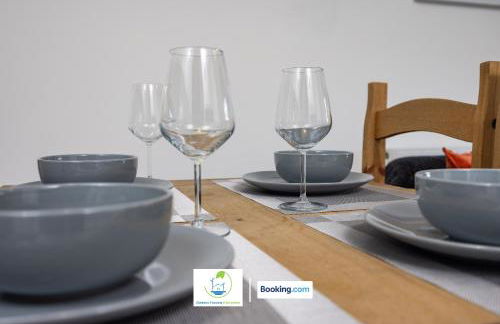 Cosy Retreat By Green Haven Escapes Short Lets & Serviced Accommodation Seacroft With Free Off-Street Parking & Pet-Friendly - Photo 11