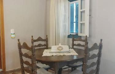 Thalia's Cottage - Cozy, Romantic Retreat with Sea & Mountain views - Photo 14