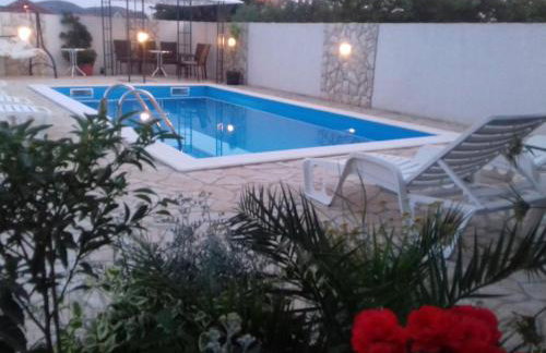 Apartments"Nika" with private pool - Foto 2