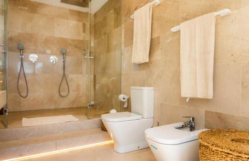 Tolles, neu möbliertes Penhouse mit großem Pool - Foto 14