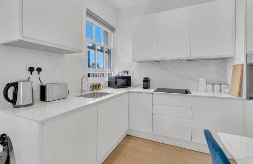 Modern Cosy 2 bed apartment, Smart TV & NETFLIX with private balcony and city view - Foto 6