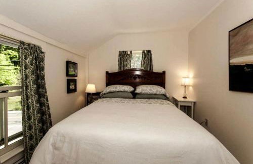 Riverfront Cabin with Beautiful Views of Housatonic River in Great Barrington, Massachusetts - Foto 31