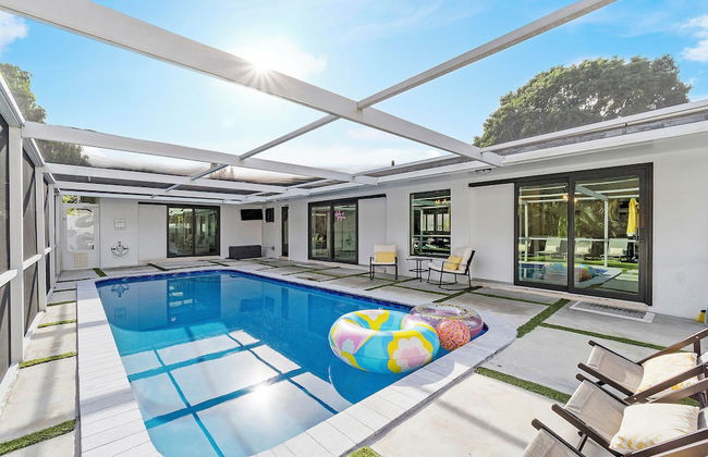 Coastal Retreat Stylish 4 BDR w/ Private Pool! - Foto 34