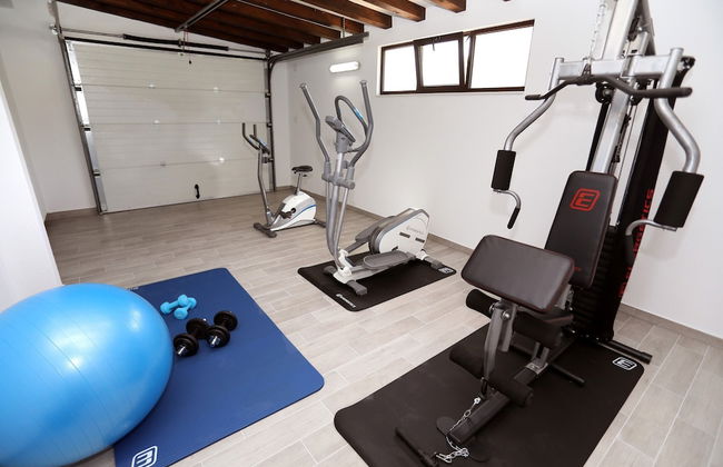 Luxury Secluded Villa w. Pool, Jacuzzi and Garden - Photo 43