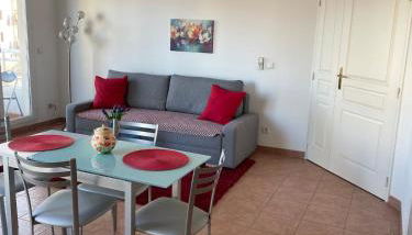 Comfy 2 min to Beach - AC - Photo 2