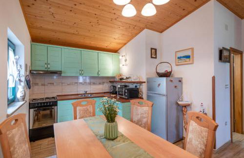 Villa Vrt, a private and fully fenced forest retreat - Photo 6