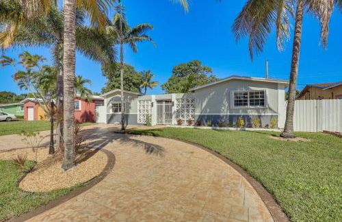 3 Mi to Hard Rock Stadium Home with Fenced-In Yard! - Photo 26