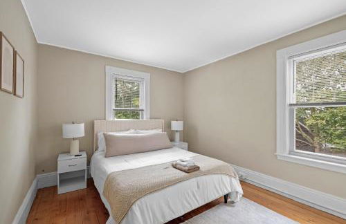 Salem 3 Bedroom with Gameroom, Balcony, Parking, and more - Foto 5