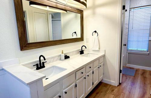 Modern and Cozy 3BR Retreat Perfect for Families or Big Group - Foto 11