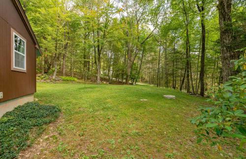 Cozy Berkshires Cabin with Lake, Beach, Hot Tub, Fireplace - The Wilde BNB - Foto 17