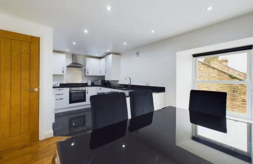 Modern 4 Bed Walk to Pubs, Shops and Countryside - Photo 20