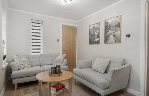 Milton Keynes 3BR, Stylish Home, Sleeps 5, Families Stays, Parking , Fast WiFi - Foto 1