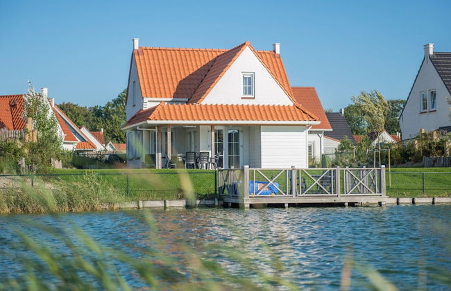 Detached Villa With Four Bathrooms Near the Sea - Photo 9