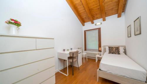 GuestHost - Lovely Apartment X6 with Balcony - Photo 4